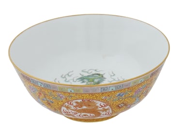ANTIQUE CHINESE QING FAMILLE JAUNE PORCELAIN BOWL