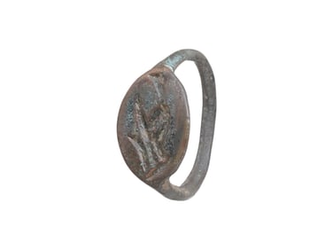 ANCIENT GRECO ROMAN RING ENGRAVED WITH ANIMAL 300 TO 100 BC