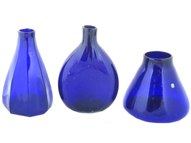 THREE MEXICAN BLUE GLASS VASES CA LATE 20TH C