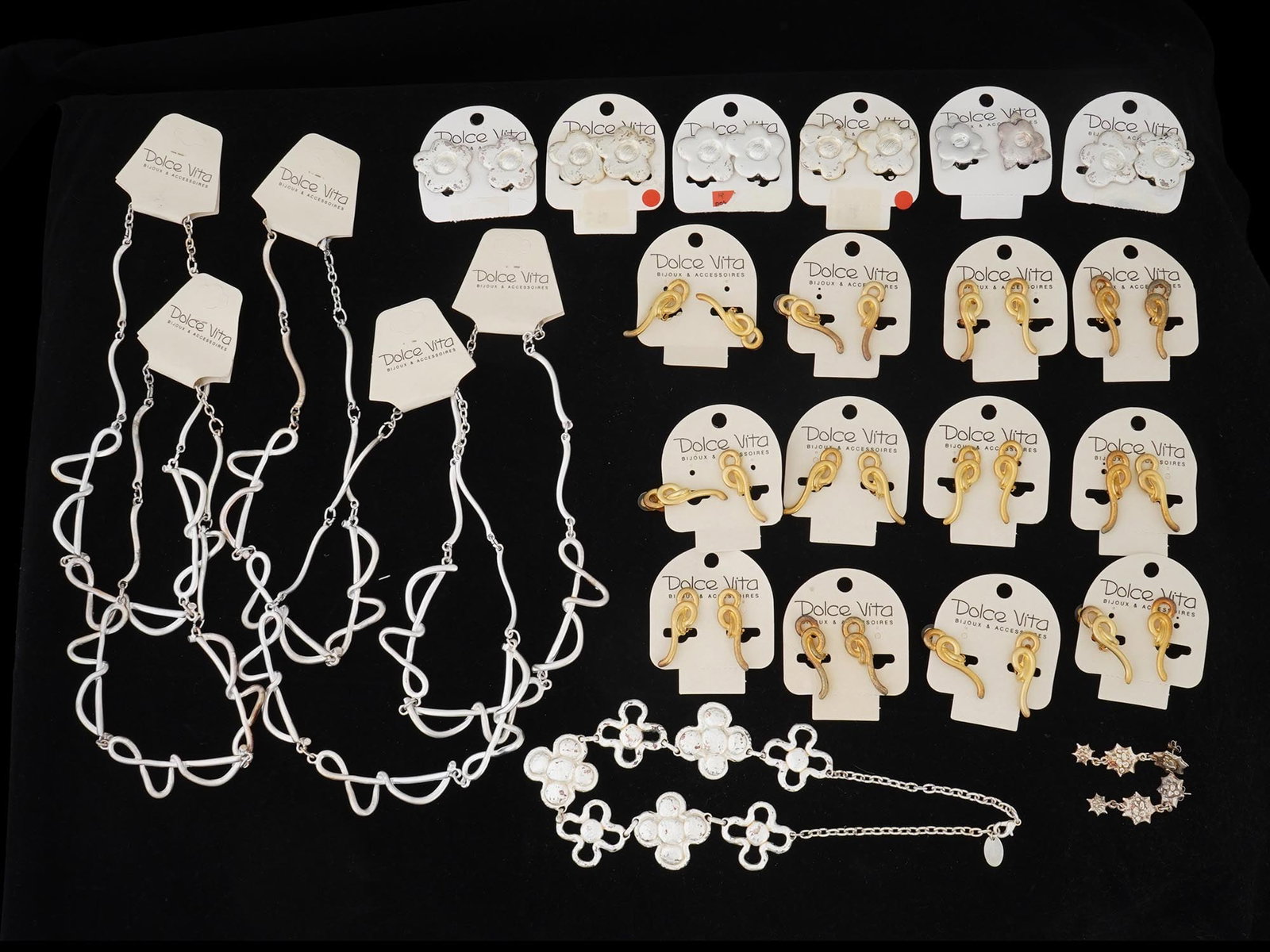 VINTAGE FRENCH DOLCE VITA COSTUME JEWELRY SET: A vintage French Dolce Vita costume jewelry set, including 18 pairs of clip on earrings in floral and abstract design. One pair of dangling earrings and 6 necklaces. Presumably made in the 1980s. Disp