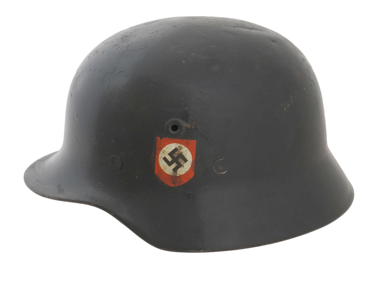 WWII NAZI GERMAN ARMY M35 STEEL HELMET STAHLHELM: A WWII German Nazi double decal M35 German Heer helmet, Stahlhelm, complete with liner and chinstrap. A shield with a swastika on the left side, a shield with a German Empire flag on the right side. T