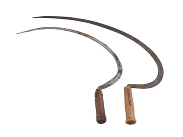 A PAIR OF ANTIQUE SICKLES WITH WOODEN HANDLES