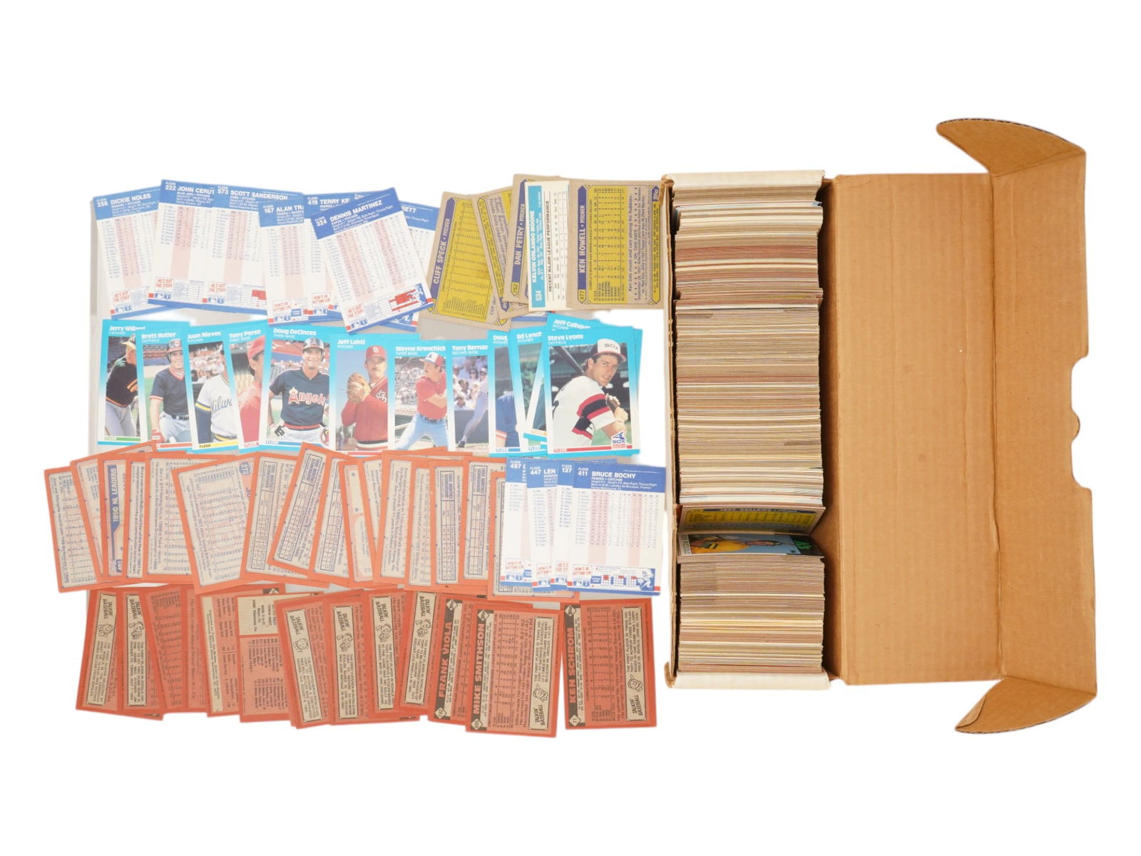 COLLECTION OF ASSORTED BASEBALL SPORTS CARDS 1980S (1 of 3)