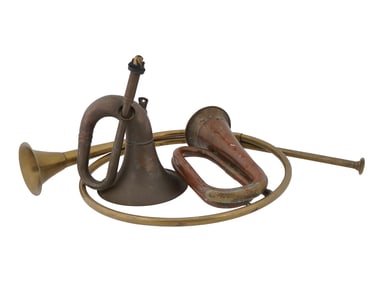 VINTAGE BRASS HUNTING AND MILITARY HORNS