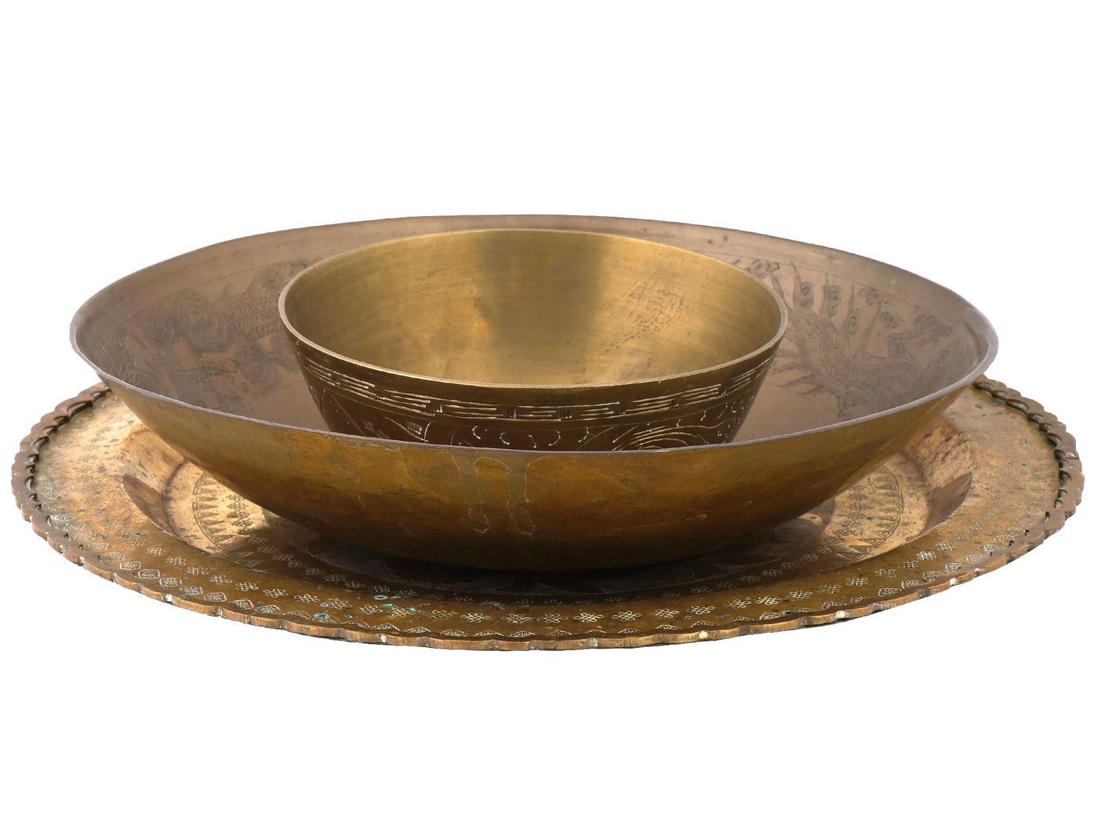 ANTIQUE CHINESE ETCHED BRASS BOWLS AND WALL TRAY (1 of 8)