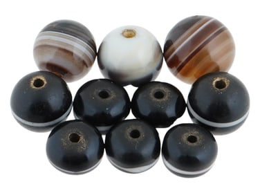 COLLECTION OF 10 HAND CARVED NATURAL AGATE STONE BEADS