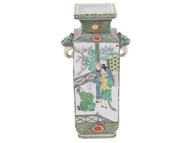 VINTAGE CHINESE HAND PAINTED DRAGON PORCELAIN VASE