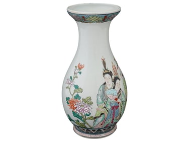 ANTIQUE CHINESE FAMILLE ROSE PORCELAIN VASE