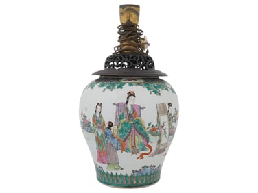ANTIQUE CHINESE FAMILLE ROSE PORCELAIN LAMP
