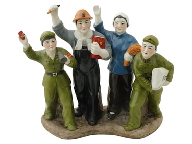 MID CEN CHINESE PAINTED PORCELAIN FIGURAL GROUP