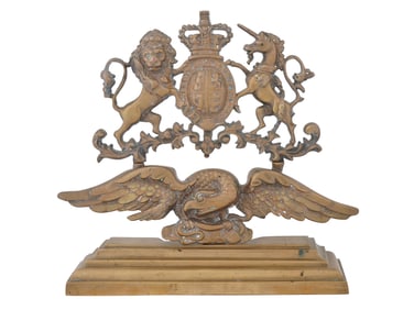 ANTIQUE BRONZE SCULPTURE OF BRITISH ROYAL CREST W EAGLE