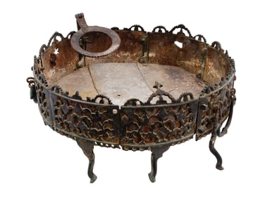 17TH CENTURY OTTOMAN BRONZE MANGAL FOOTED STAND