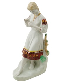 RUSSIAN SOVIET HAND PAINTED PORCELAIN FIGURINE