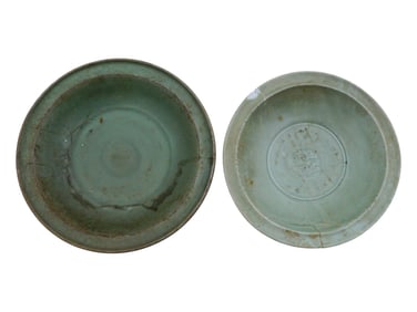 ANTIQUE CHINESE MING DYNASTY CELADON PORCELAIN PLATES
