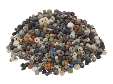 COLLECTION OF ANCIENT ROMAN GLASS BEADS 100 TO 300 AD
