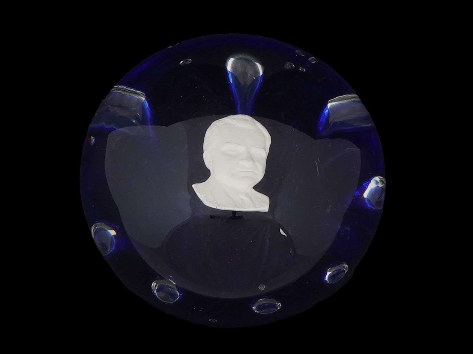FRENCH BACCARAT CRYSTAL PAPERWEIGHT W RICHARD NIXON (1 of 8)