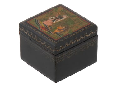 VINTAGE RUSSIAN SOVIET LACQUERED BOX ORIENTAL SCENE