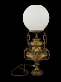 VINTAGE ELECTRICAL BRASS TABLE LAMP W ORNATE DECOR