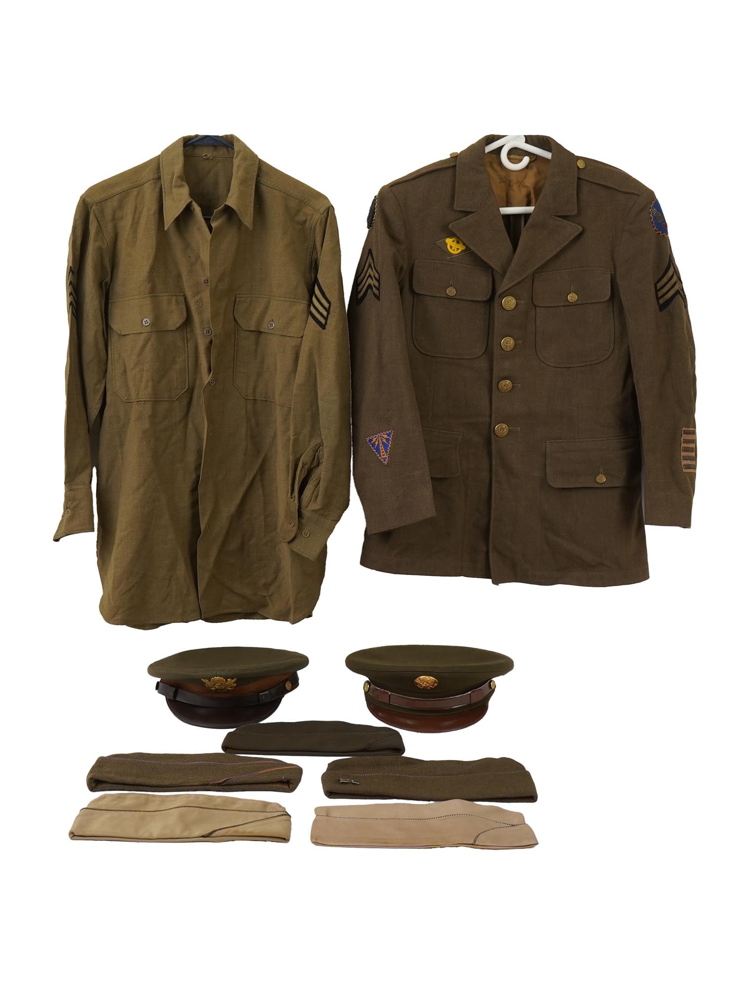 LOT VINTAGE US MILITARY UNIFORM AND CAPS (1 of 19)