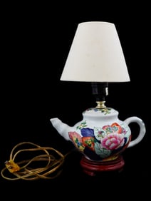 VINTAGE CHINESE PORCELAIN TEA POT TABLE LAMP