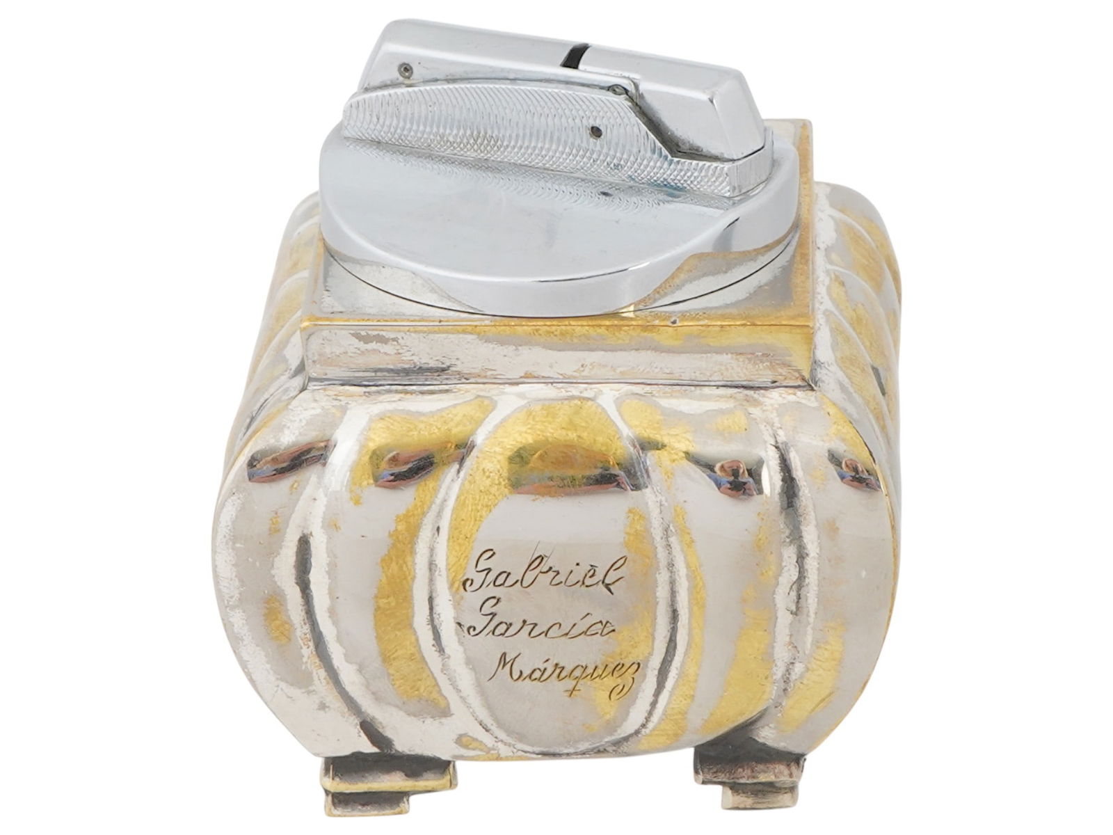 1974 TABLE LIGHTER ENGRAVED GABRIEL GARCIA MARQUEZ (1 of 9)