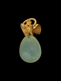 RUSSIAN CARVED BOWENITE SILVER EGG PENDANT WITH EAGLE