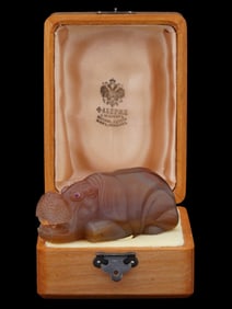RUSSIAN CARVED AGATE GOLD AND RUBY HIPPO FIGURE