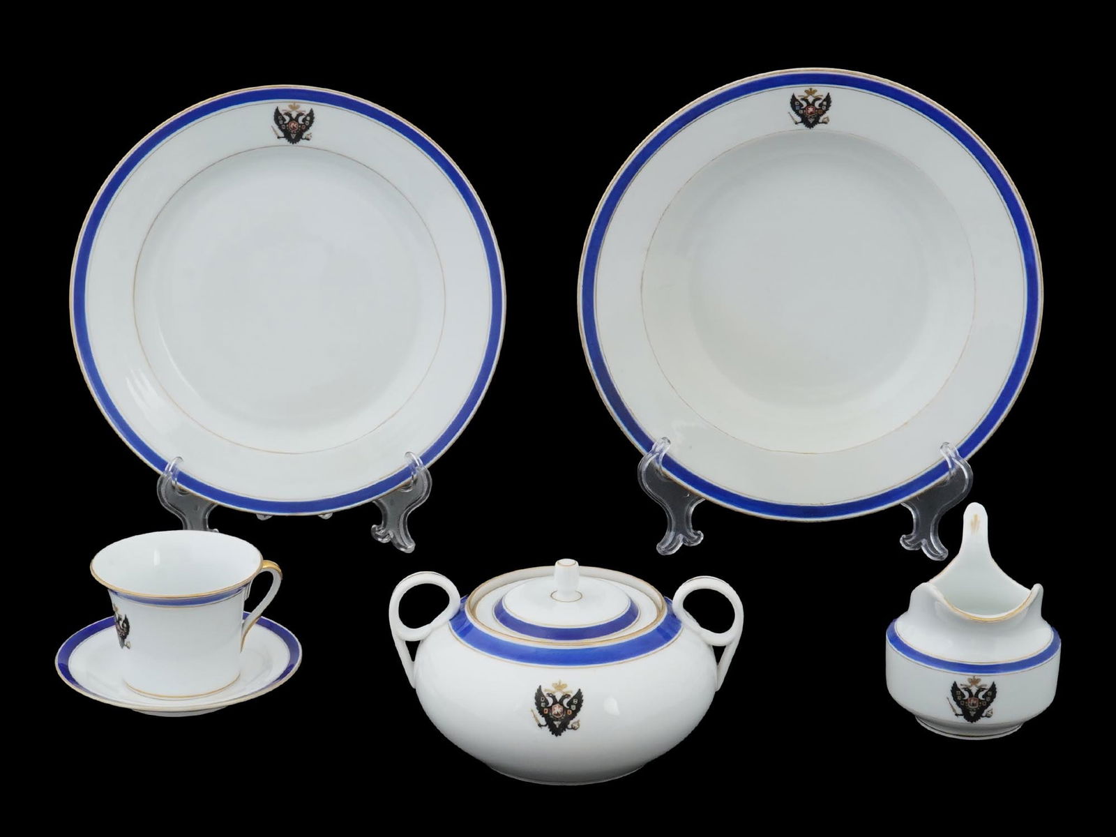RUSSIAN PORCELAIN TSARSKOE SELO PALACE SERVICE: A lot of Russian porcelain tableware, Imperial Porcelain Factory, St. Petersburg, period of Nicholas II, Tsarskoe Selo palace service. A total of 6 items, including a dinner plate, a soup bowl, a cup,