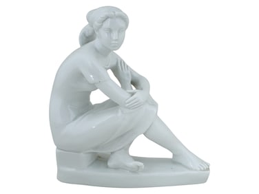 RUSSIAN SOVIET ERA PORCELAIN FEMALE FIGURINE
