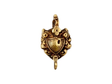 ANCIENT ROMAN GOLD PENDANT WITH A CENTRAL SHIELD MOTIF