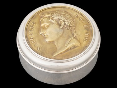 RUSSIAN SILVER ROUND BOX WITH NAPOLEON LAUREATE HEAD