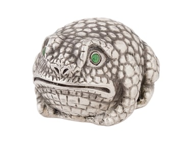RUSSIAN SILVER FIGURINE OF A FROG W EMERALD EYES