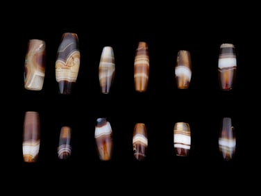GROUP OF ANCIENT AGATE BEADS OF ELONGATED FORM
