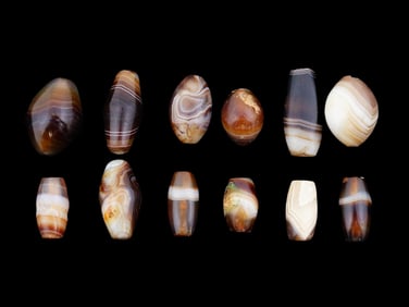 COLLECTION OF ANCIENT NATURAL BANDED AGATE BEADS