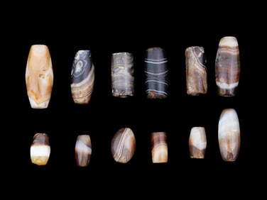 COLLECTION OF ANCIENT NATURAL BANDED AGATE BEADS