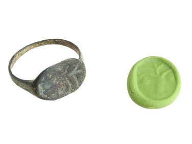 ANCIENT PHOENICIAN BRONZE RING ENGRAVED W IMAGE