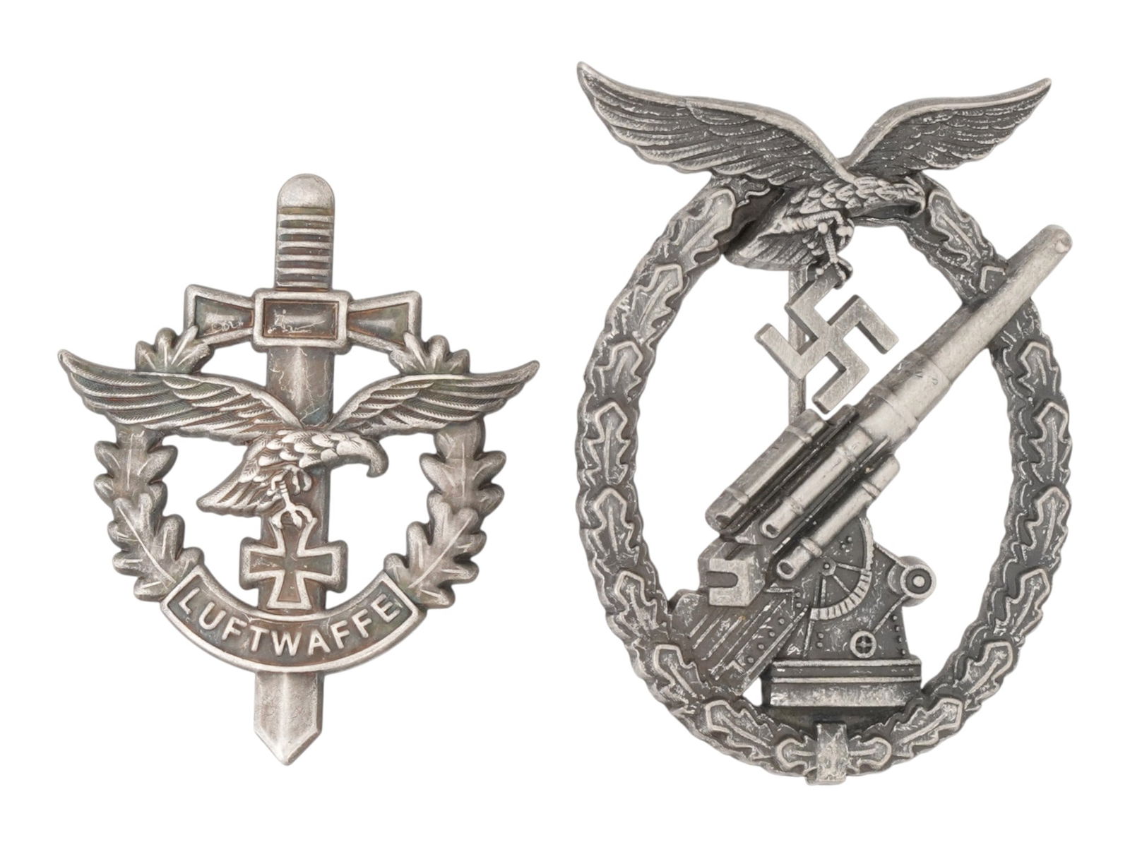 PAIR OF WWII NAZI GERMAN MILITARY AWARD BADGES