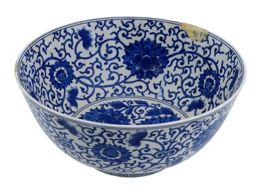 ANTIQUE CHINESE BLUE AND WHITE PORCELAIN BOWL