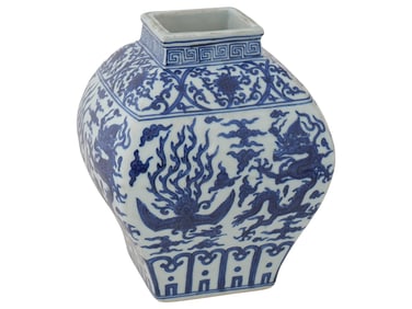 CHINESE BLUE AND WHITE SQUARE BALUSTER SHAPED JAR