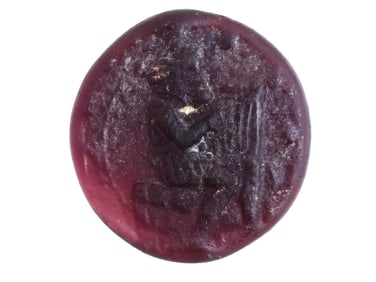 ANCIENT ROMAN GLASS MEDALLION WITH ENGRAVED IMAGE