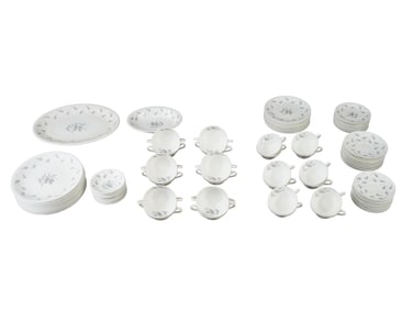 ENGLISH WEDGWOOD PORCELAIN DINNERWARE SET