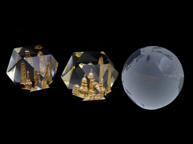 VINTAGE CITY PAPERWEIGHTS AND TRUMAN MUSEUM GLASS GLOBE