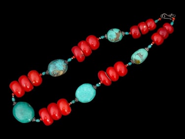 ETHNIC MANNER BEADED DESIGN CARVED STONE NECKLACE