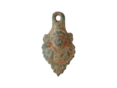 ANCIENT ROMAN BRONZE LEAF WITH CUPID PENDANT 100 AD