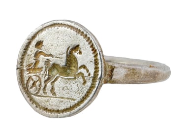 ANCIENT ROMAN SILVER RING WITH ENGRAVED DESIGN