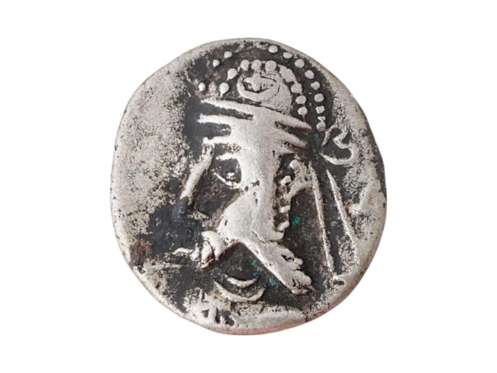 ANCIENT PERSIAN SILVER COIN W PORTRAIT OF BEARDED KING (1 of 4)