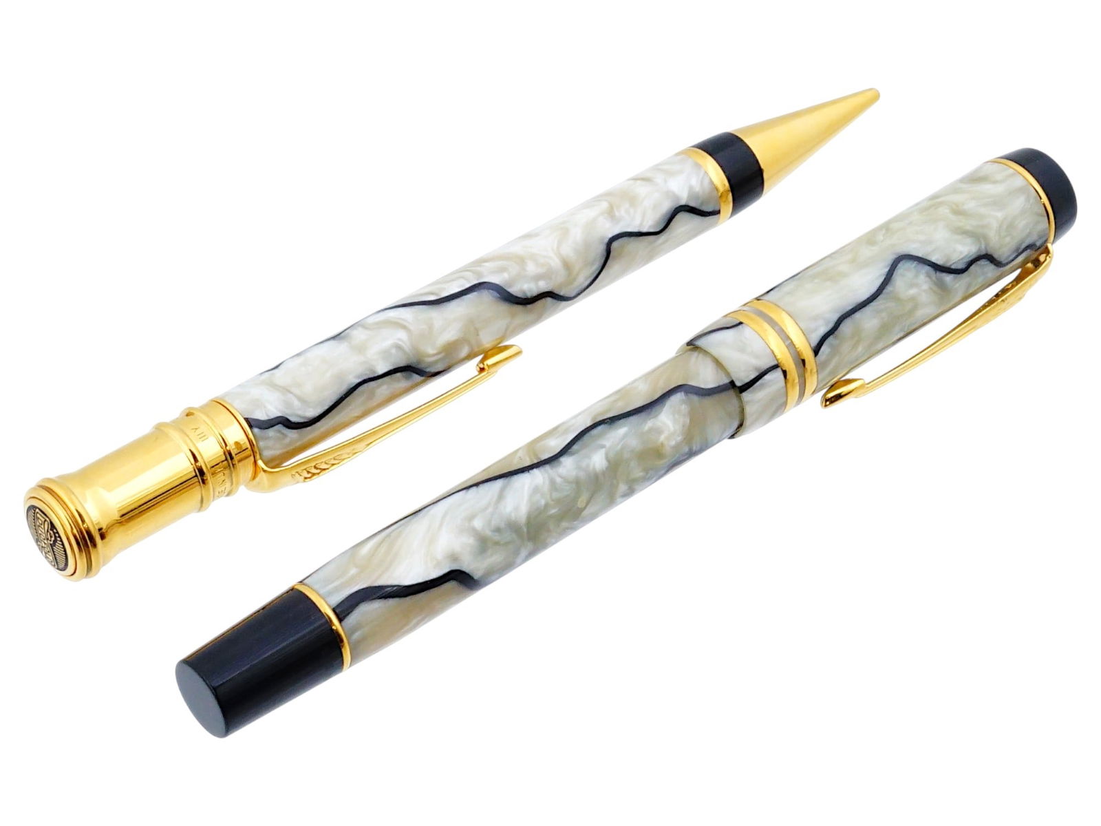 PARKER DUOFOLD PEARL AND BLACK PEN AND PENCIL SET (1 of 7)