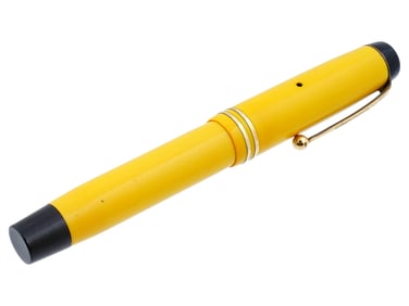 VINTAGE AMERICAN PARKER DUOFOLD YELLOW FOUNTAIN PEN