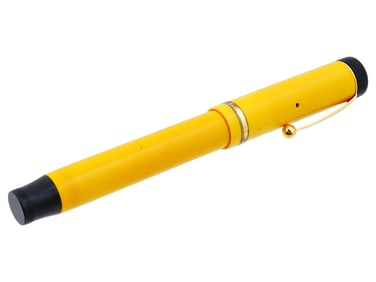 VINTAGE AMERICAN PARKER DUOFOLD FOUNTAIN PEN IN YELLOW