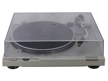 MADE IN JAPAN DIRECT DRIVE TURNTABLE SYSTEM SL D1: A vintage Made in Japan Direct Drive Turntable System SL D1 by Technics, 1980. Record Player. Power type and voltage: Alternating current supply AC 50 60 Hz, 120 volts. Includes PD07 C cartridge head.